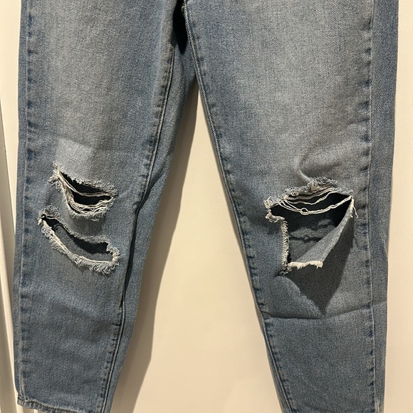 BRANDY MELVILLE DISTRESSED JEANS - Picture 6 of 12